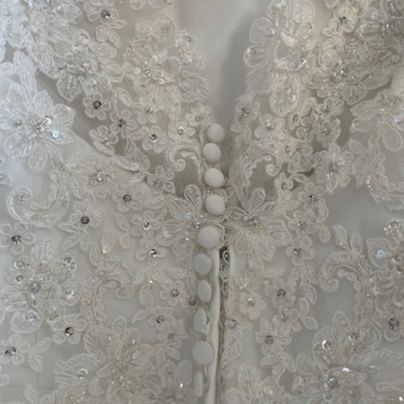 Beautiful Mori Lee Ivory Wedding Dress - Picture 8 of 14